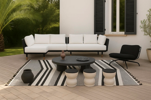 Black & White Outdoor